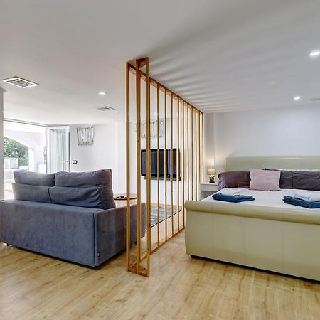 Modern Independent Studio Apt In Luxury Villa Benalmádena Exterior photo