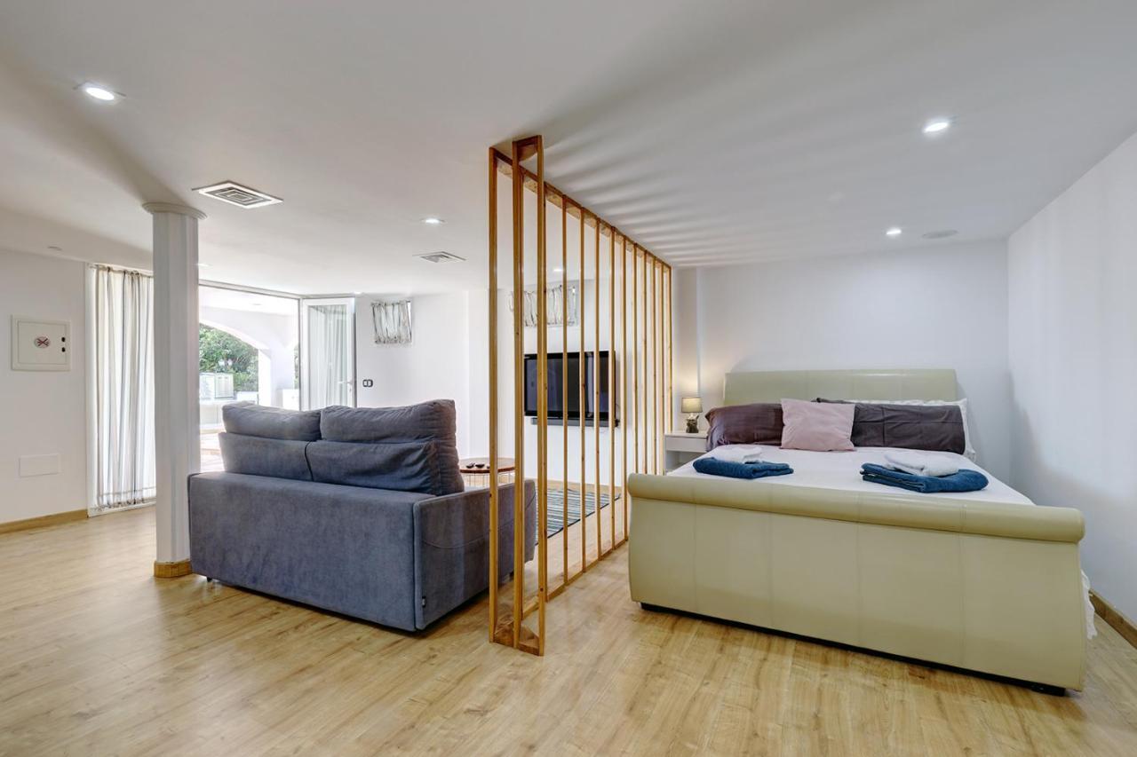 Modern Independent Studio Apt In Luxury Villa Benalmádena Exterior photo